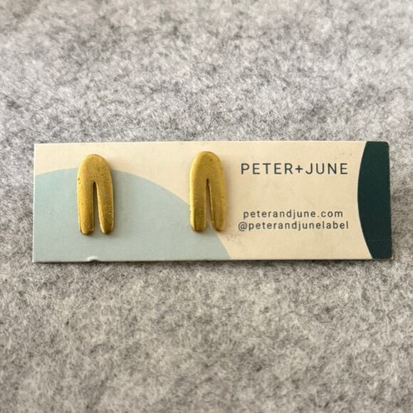 REVOLVE PETER & JUNE NWT Gold Minimalist Revers U Earrings Gold Nickel/Lead Free - Picture 1 of 3